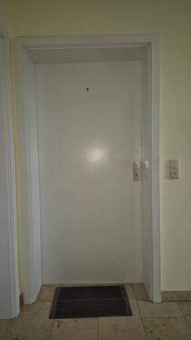 Wohnungseingang - 3 Zimmer Etagenwohnung in Kitzingen