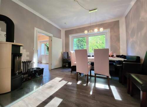 ca. 31 m² Wohnzimmer mit Außenrollläden - 