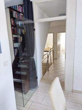 .. Aufgang zum kleinen Büro ! - 