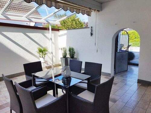 .. auch bei Regen nutzbar ! - 9 Zimmer Einfamilienhaus zum Kaufen in Kolitzheim