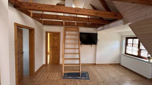 ... mit Zugang zum Spitzboden - 