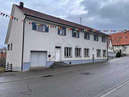 Außenansicht - 7 Zimmer Mehrfamilienhaus, Wohnhaus zum Kaufen in Böttingen