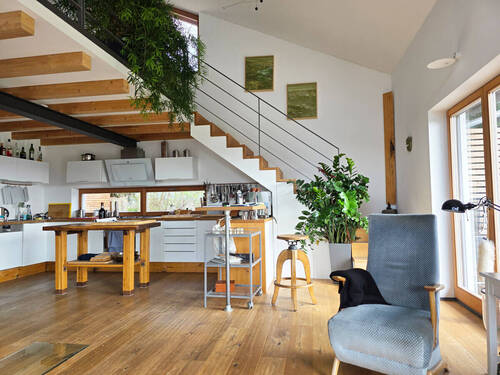 Küche & Aufgang zur Galerie - 
