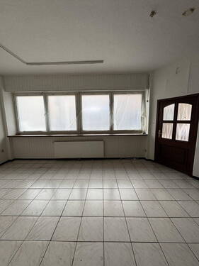 Blick Richtung Eingang - Gewerbeobjekt (Büro, Produktion, Verkauf) in Duisburg