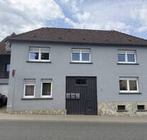 Einfamilienhaus mit zusätzlicher Einliegerwohnung sowie Fläche für Gewerbe oder Privatnutzung - Friedberg Ockstadt