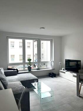 WOHNZIMMER - Moderne 2,5 Zimmer Wohnung mit EBK & teilmöbliert