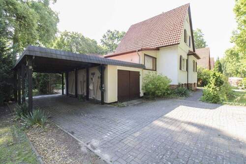 Carport und Garage - Charmantes Renovierungsobjekt mit 115,08 m², Keller und Garage - Ihr neues Zuhause in Falkensee