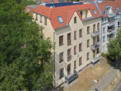 Bild 1 - Zukunftssicheres Investment in modernisiertem Mehrfamilienhaus in Niederschönhausen