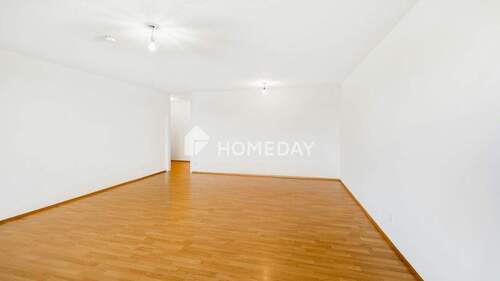 Wohnzimmer 2 - 4 Zimmer Etagenwohnung zum Kaufen in München