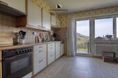 Küche mit Austritt zum Balkon - 