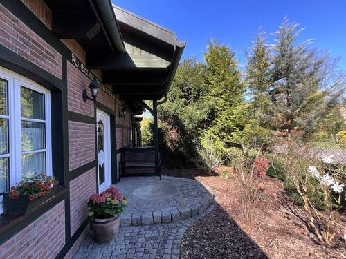 Weg zum Hauseingang - 