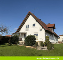 Gepflegtes Zweifamilienhaus mit drei Garagen in Eitensheim