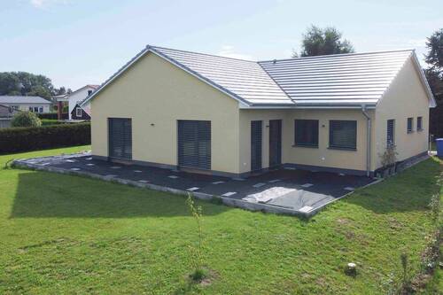 Hausansicht von der Straße - 