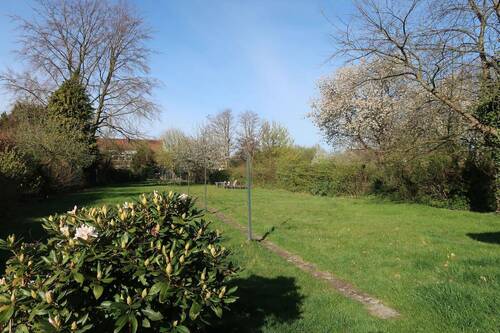 Blick in den Garten - 1 Zimmer Mehrfamilienhaus, Wohnhaus in Bad Oeynhausen
