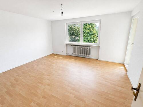 Wohnzimmer - Helle 3-Zimmer-Wohnung mit Balkon und cleverem Grundriss