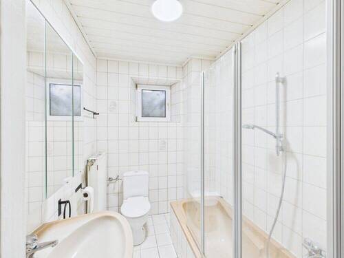 Badezimmer OG kl. Wohnung - 
