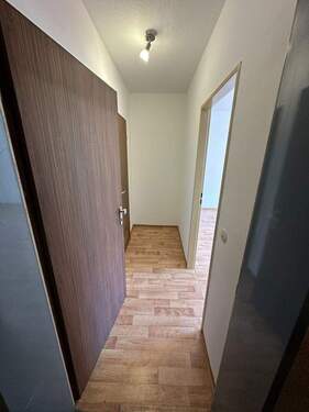 Eingangsbereich / Flur - Energieeffiziente 1-Zimmer-Wohnung mit Balkon im Nibelungenviertel - Energieeffizienzklasse C!