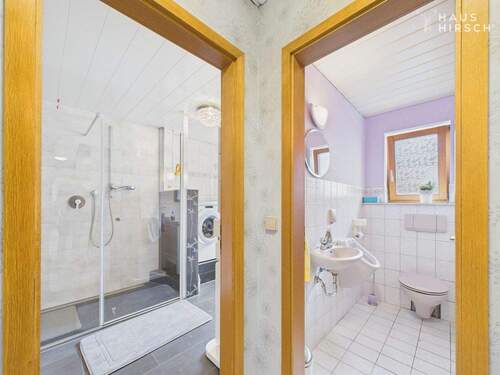 Badezimmer & Toilette EG - 