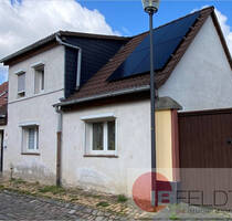 Der Anfang ist schon gemacht: Teilsaniertes Wohnhaus mit voll ausgebautem Dachgeschoss - Bitterfeld