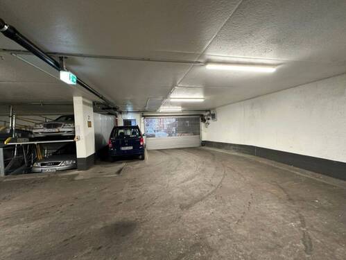 Einfahrt - Garage, Stellplatz zum Kaufen in Stuttgart