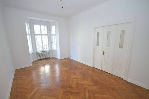 Salon - 4 Zimmer Etagenwohnung zum Kaufen in Berlin