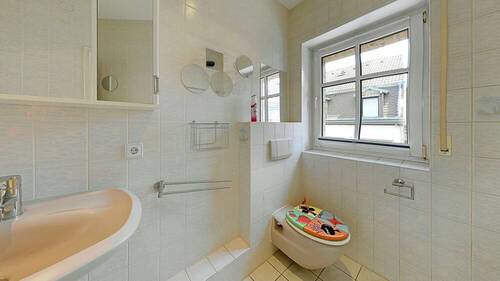 Badezimmer_1 - Einfamilienhaus mit 167,00 m² in Kaiserslautern zum Kaufen