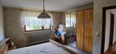 B) Schlafzimmer - 