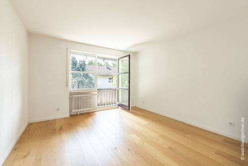 Zimmer im OG mit Balkonzugang - 