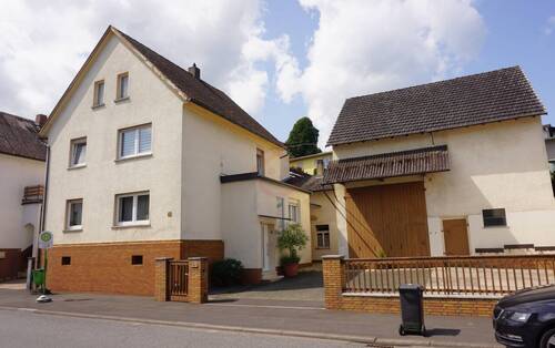 Straßenansicht Bild 2 - 7 Zimmer Einfamilienhaus zum Kaufen in Biebertal