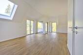 NEUELINDE_5 - Über den Dächern: Dachgeschoss-Wohnung mit Loggia, Fußbodenheizung und Echtholz-Parkett