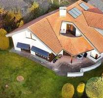 Stilvolles Einfamilienhaus mit Doppelgarage, Garten, Terrasse, Loggia und Balkon in 88410 Bad Wurzach - Reischberghöhe