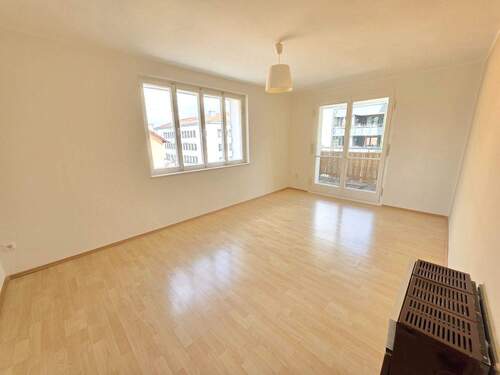 Ihr Wohnzimmer mit Balkonzugang (1) #122710 - 2 Zimmer Etagenwohnung in Würzburg