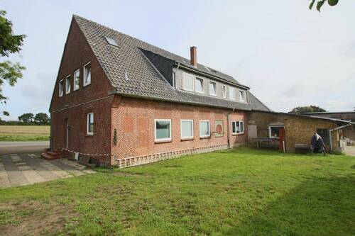 Seitliche Rückansicht - Mehrfamilienhaus, Wohnhaus mit 353,00 m&sup2; in Wagersrott zum Kaufen