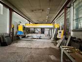 Produktionshalle mit Natursteinsägewerk und Schwerlastkran - ca. 250 m² Produktionshalle und ca. 85 m² Büro in Hüttenberg zu vermieten