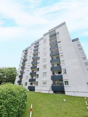 Gebäuderückseite - Kernsanierte 2-Zimmer Wohnung in zentraler Lage mit Einbauküche und Balkon und ebenerdiger Zugang