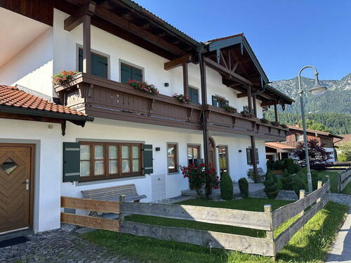 Haus von vorne - Etagenwohnung mit 106,00 m&sup2; in Inzell zum Kaufen