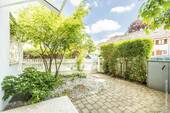 Vorgarten - Doppelhaushälfte mit 135,60 m&sup2; in München zum Kaufen