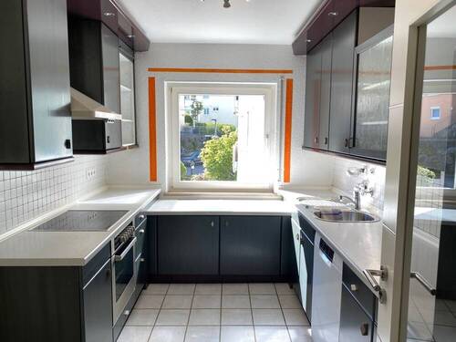 Küche mit ansprechender Einbauküche - Etagenwohnung mit 111,30 m² in Weingarten zum Kaufen