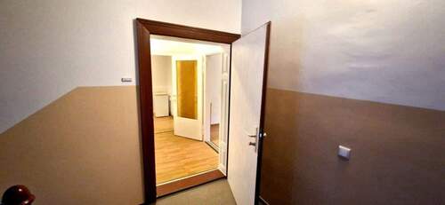 Eingang - 5 Zimmer Etagenwohnung zur Miete in Borsdorf