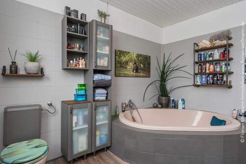 Bad mit Wanne 11,32 m² - 