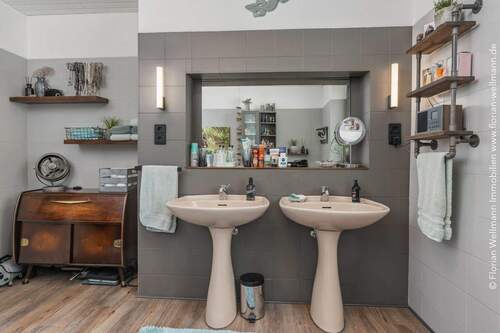 Bad mit Wanne 11,32 m² - 