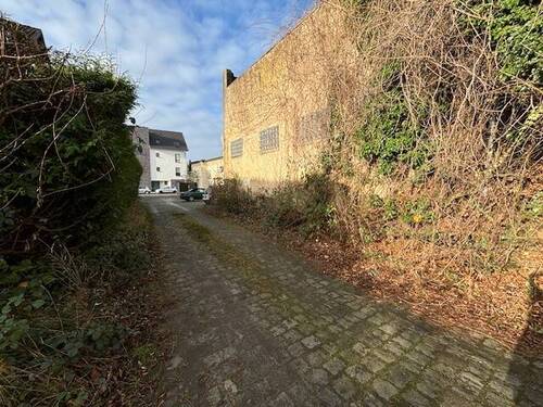 Gewerbe - Sanierungsbedürftige Gewerbefläche mit eigenem Bunker