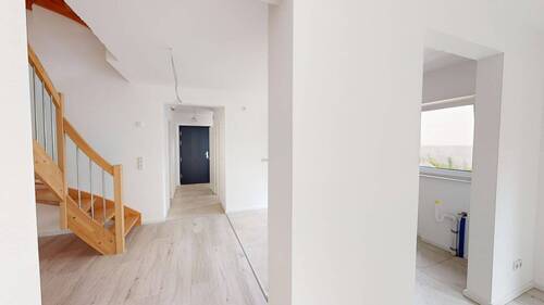 Blick vom Wohnzimmer zum Eingang - 