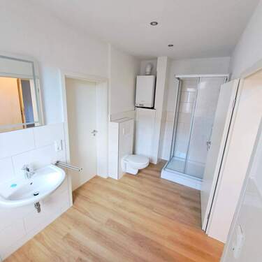 4c4391b7-37da-44ec-84e9-d2cf931a543a.jpg - 7 Zimmer Reihenhaus zur Miete in Dargun