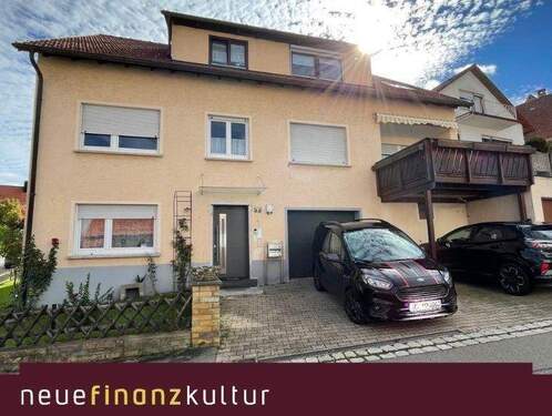 Hausansicht - Großzügige 4 Zimmer Wohnung mit Einbauküche