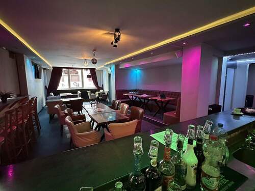 Café - Mehrfamilienhaus, Wohnhaus zum Kaufen in Nürnberg