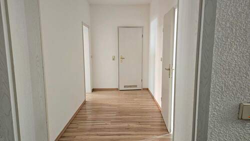 Flur - 3 Zimmer Etagenwohnung zur Miete in Chemnitz