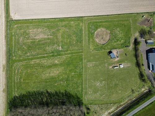 Weidewiesen und Reitplätze - Einfamilienhaus mit 380,30 m&sup2; in Kaiser-Wilhelm-Koog zum Kaufen