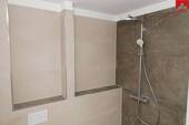 Badezimmer mit Dusche - 