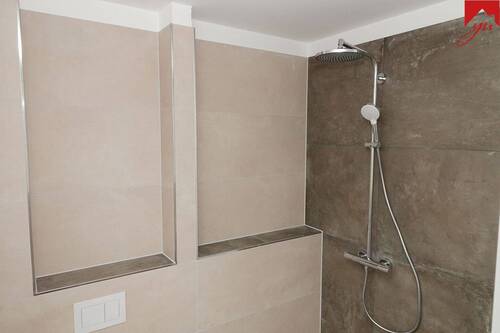 Badezimmer mit Dusche - 